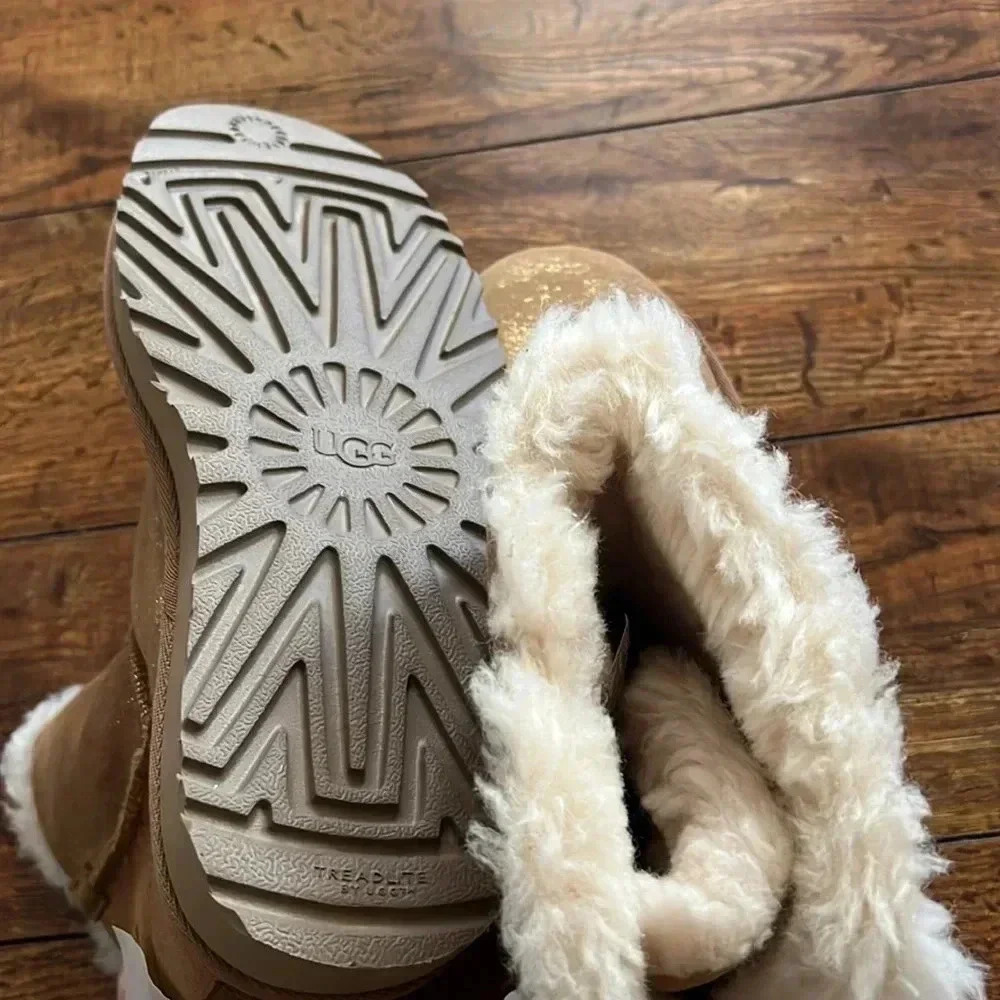 New UGG Boots - Picture 5 of 8